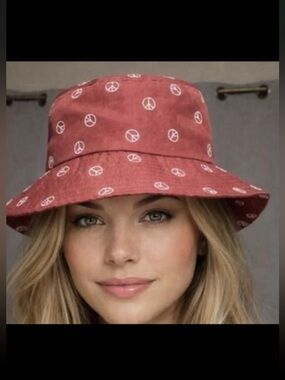H&M Hat Adult Unisex OS Burgundy Red White Peace Signs Canvas Bucket Hat NEW